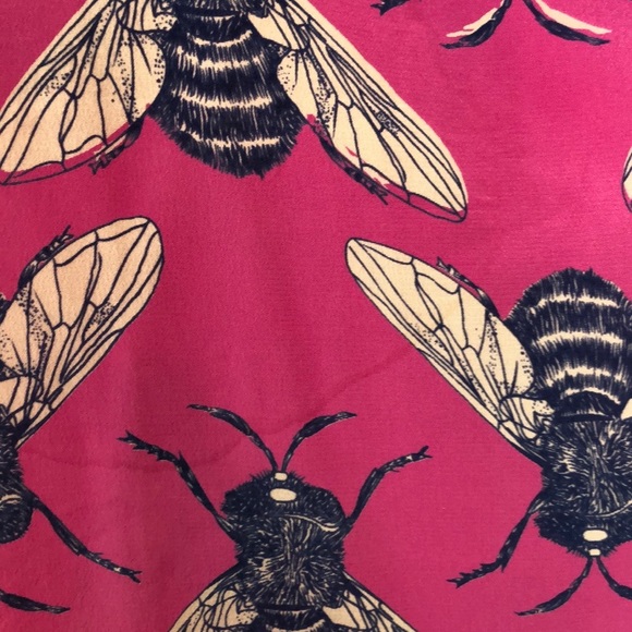 Anthropologie✨ ‘Liefnotes’ Silk Bee Print Tank Top - Picture 9 of 9